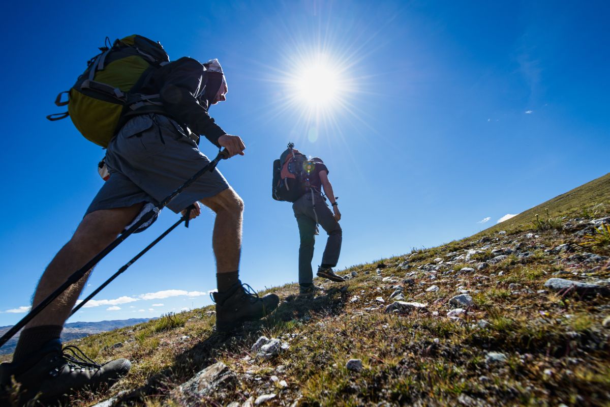 TODO SOBRE EL POWER HIKING: La nueva forma de desafiar tus límites al aire libre